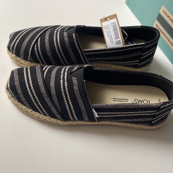 Toms NIB Alpargata Rope slip on espadrille shoes. Black Global Stripe size 7.5 - Picture 4 of 11